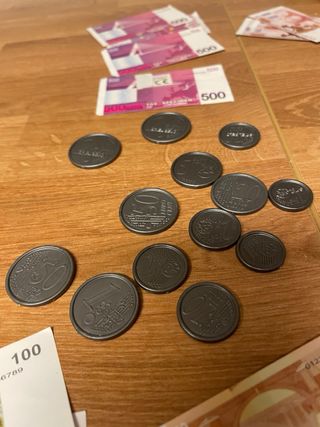 Billetes y monedas de juguete