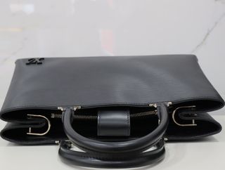 Louis Vuitton Kleber Epi Negro