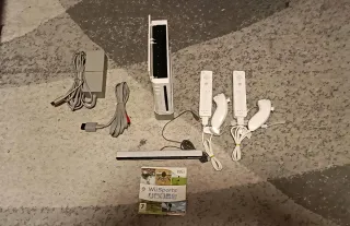 Console Nintendo Wii + 2 Controller + Nunchuk + Gioco
