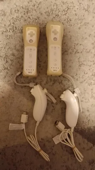 Console Nintendo Wii + 2 Controller + Nunchuk + Gioco