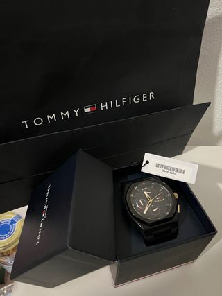 Reloj Tommy Hilfiger Negro con factura y bolsa