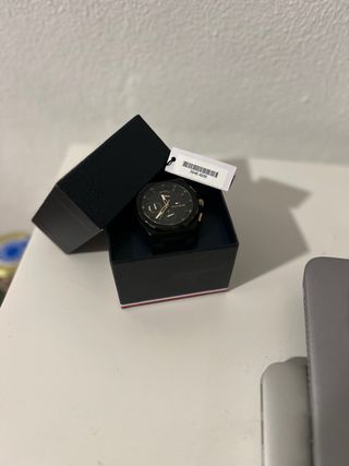 Reloj Tommy Hilfiger Negro con factura y bolsa