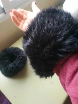 Puños pelo sintético negros