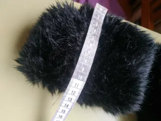 Puños pelo sintético negros