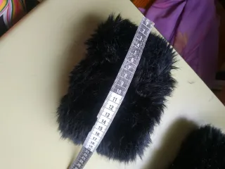 Puños pelo sintético negros