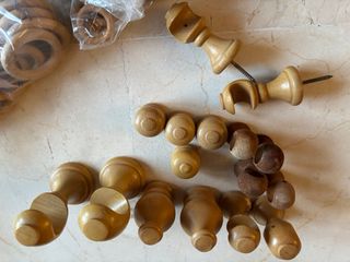 Lote anillas y topes cortina madera