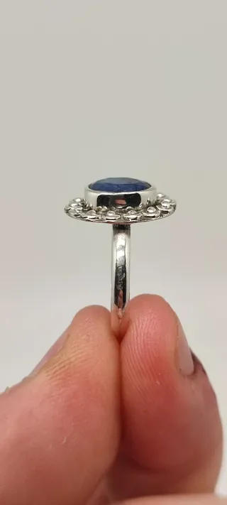 Anillo de Plata y Zafiro.