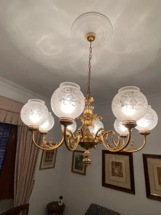 Lámpara de techo dorada antigua