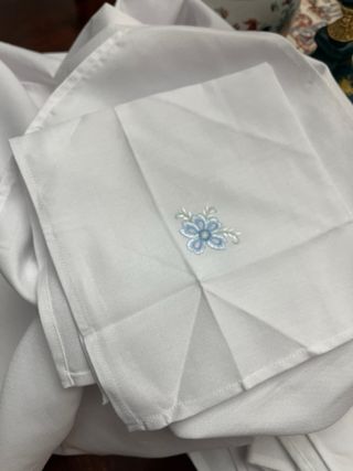 Mantelería antigua bordada 245x140 cm
