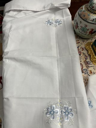 Mantelería antigua bordada 245x140 cm
