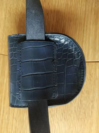 Cinturón azul marino con monedero