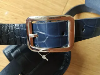 Cinturón azul marino con monedero