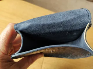 Cinturón azul marino con monedero