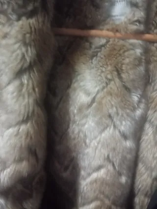 Abrigo negro Zara con capucha pelo