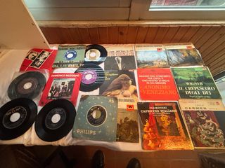 Lotto 18 dischi 45 giri misti