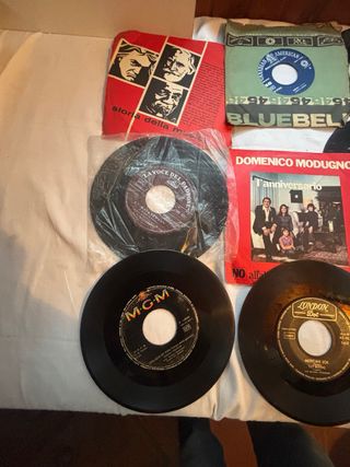 Lotto 18 dischi 45 giri misti