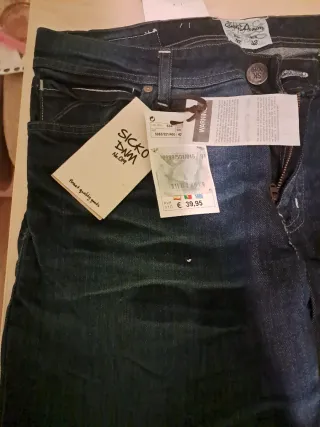 Pantalones vaqueros azules. HOMBRE