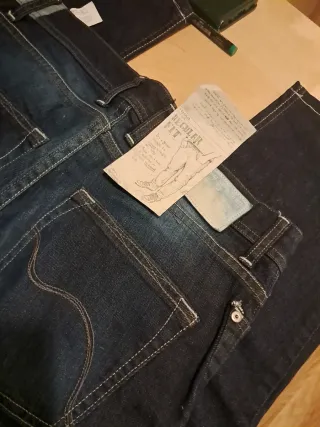 Pantalones vaqueros azules. HOMBRE