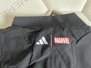 Chaqueta Adidas Real Madrid Himno 25/26 x Marvel