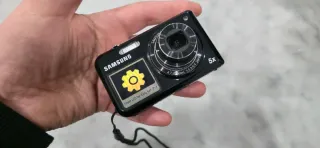 Samsung PL170 16,1 MP 5x zoom selfie doppio scherm