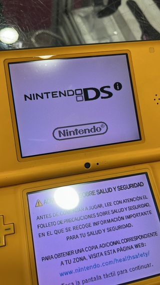 Nintendo DSi XL Giallo + Gioco