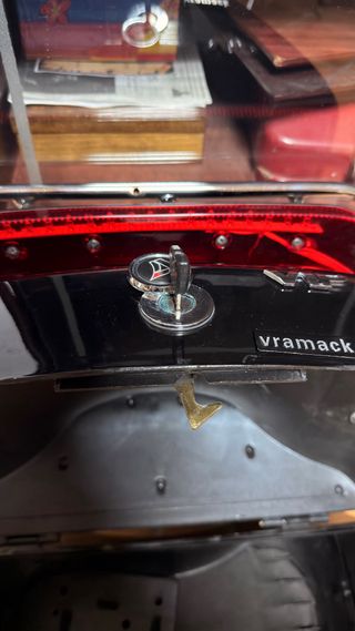 Baúl moto estilo Mercedes VIP.