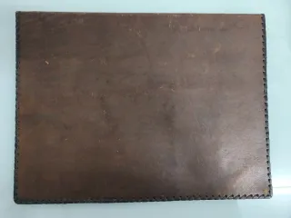 Carpeta de escritorio antigua de cuero