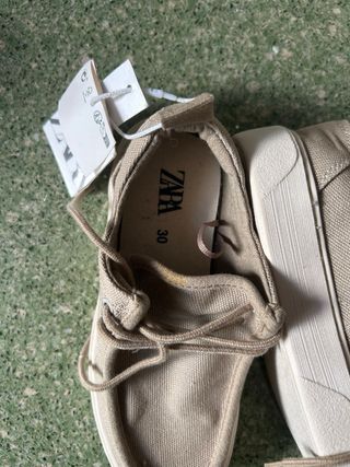 Mocasines Zara niño beige talla 30