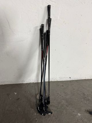Dos juegos de palos de golf