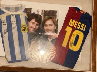 Camiseta FC Barcelona firmada Messi, piqué,pujol,