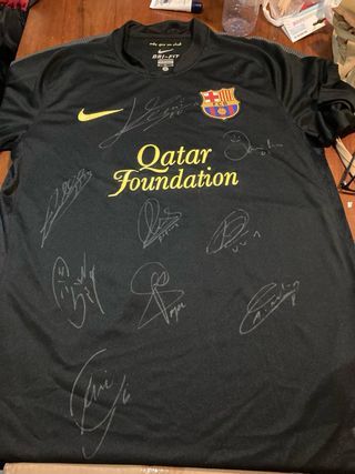 Camiseta FC Barcelona firmada Messi, piqué,pujol,
