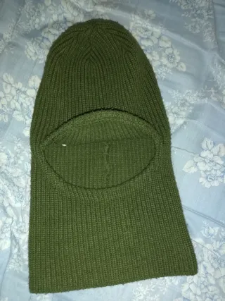 Pasamontañas militar verde punto.
