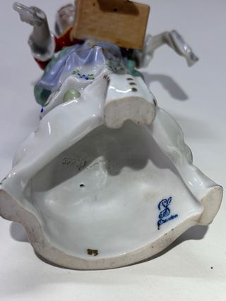 Statuina in porcellana stile Dresda