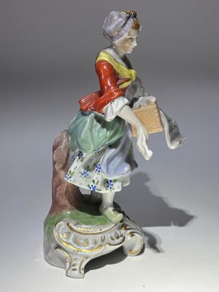 Statuina in porcellana stile Dresda