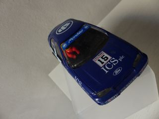 Scalextric Ford Mondeo 15 Azul