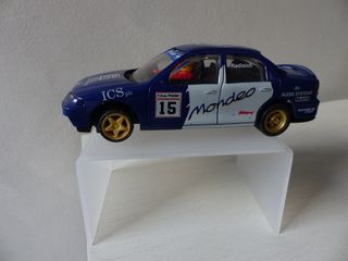 Scalextric Ford Mondeo 15 Azul