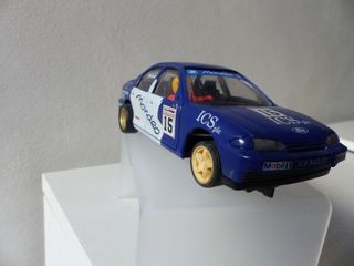 Scalextric Ford Mondeo 15 Azul