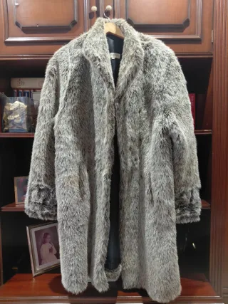 Abrigo pelo hombros anchos estilo 70s