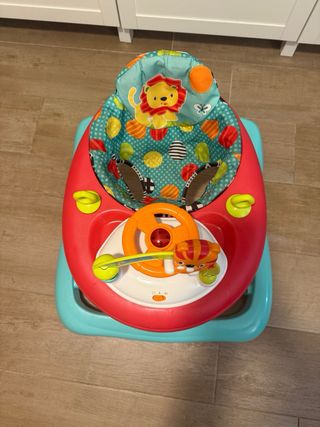 Andador bebé con juguetes