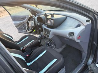 Nissan Almera tino 2004