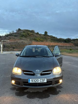Nissan Almera tino 2004