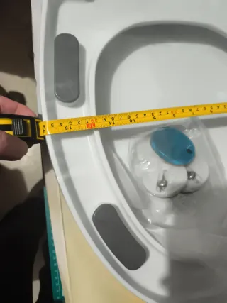 Tapa de inodoro nueva sin abrir .la bajo a costó.