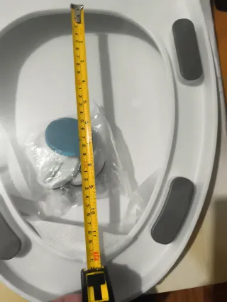 Tapa de inodoro nueva sin abrir .la bajo a costó.