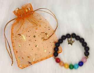 Pulsera 7 Chakras con dije mariposa dorada