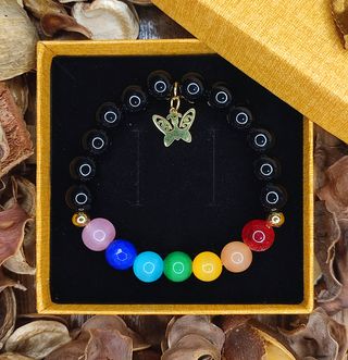 Pulsera 7 Chakras con dije mariposa dorada