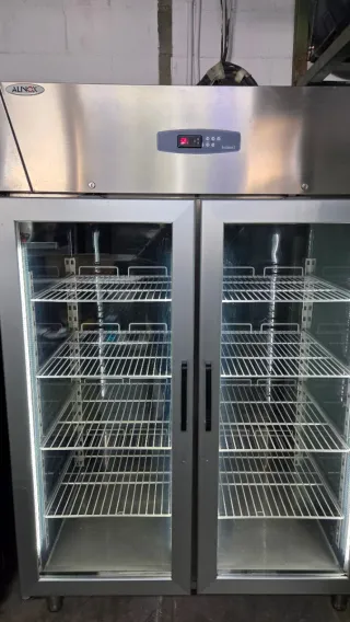 Nevera vertical puertas cristal