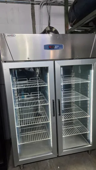 Nevera vertical puertas cristal