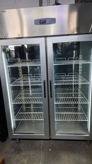 Nevera vertical puertas cristal