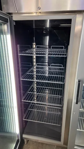 Nevera vertical puertas cristal