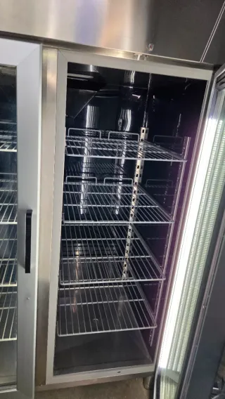 Nevera vertical puertas cristal